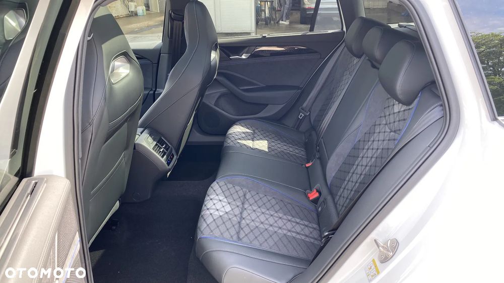 Volkswagen Passat Variant 2.0 TDI SCR 4Mot R-Line Plus DSG - 22