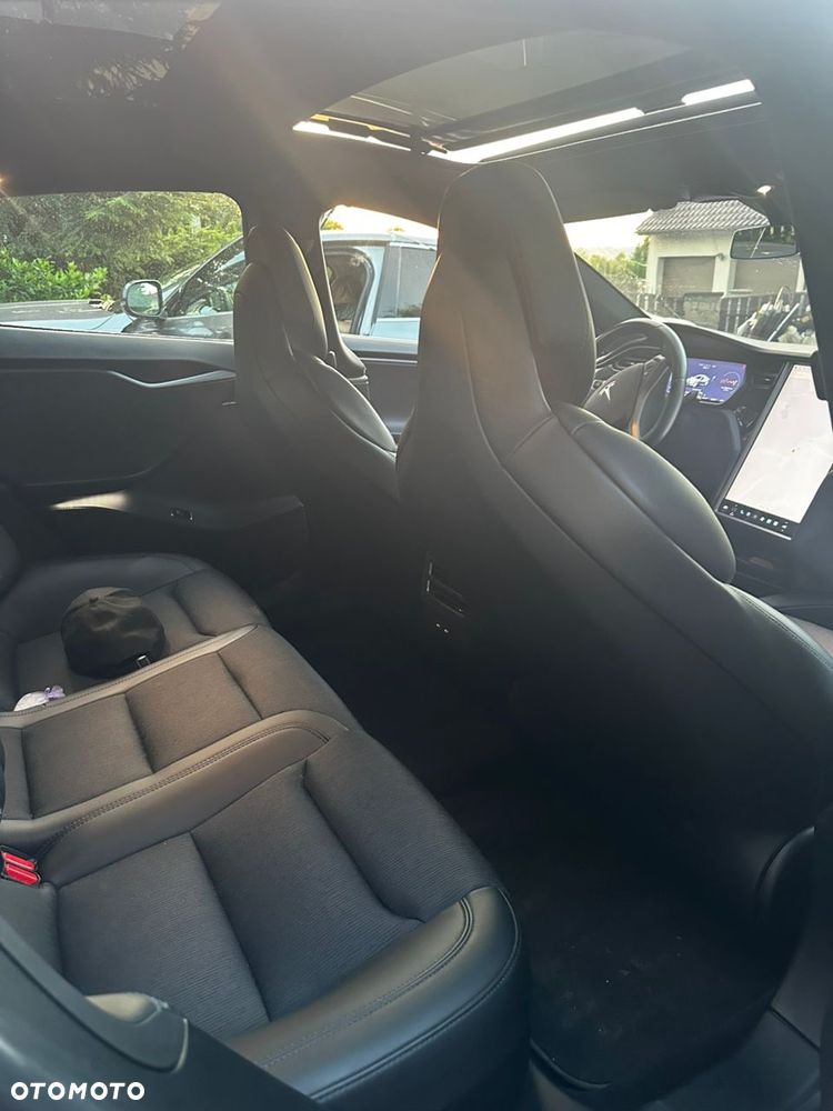 Tesla Model S 75 D - 24