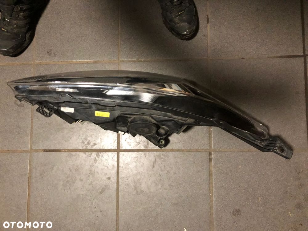 FORD FIESTA MK7 LIFT LAMPA PRAWY PRZÓD C1BB-13W029-AH - 4