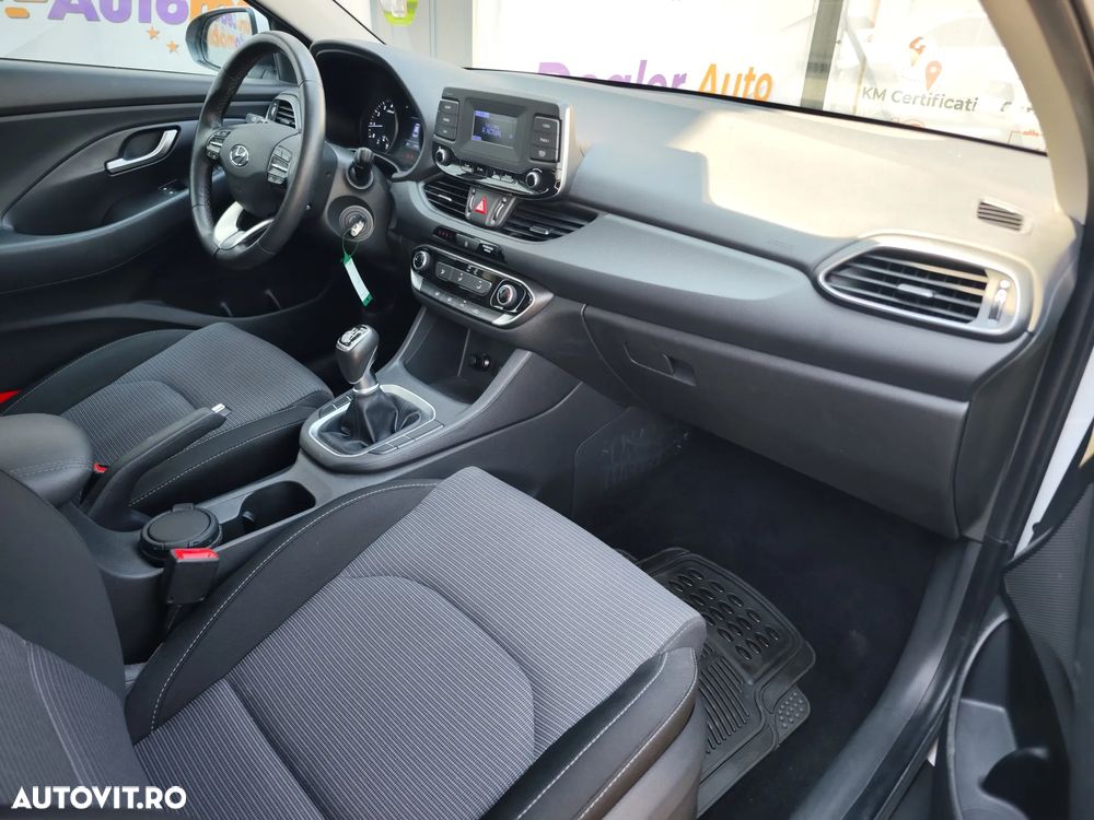 Hyundai i30 1.5 110CP 5DR M/T Comfort - 11