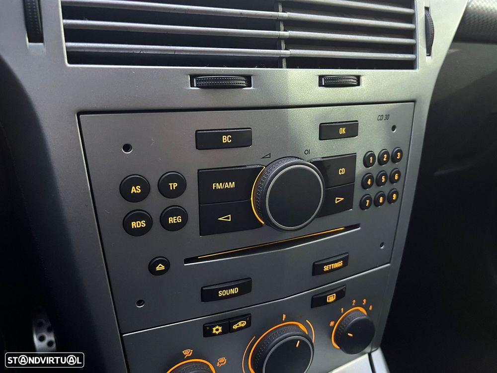 Opel Astra GTC 1.3 CDTI - 22