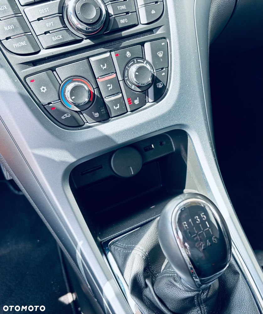Opel Astra GTC 1.6 Turbo Edition - 28
