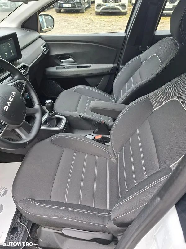 Dacia Logan TCe 90 Essential - 8