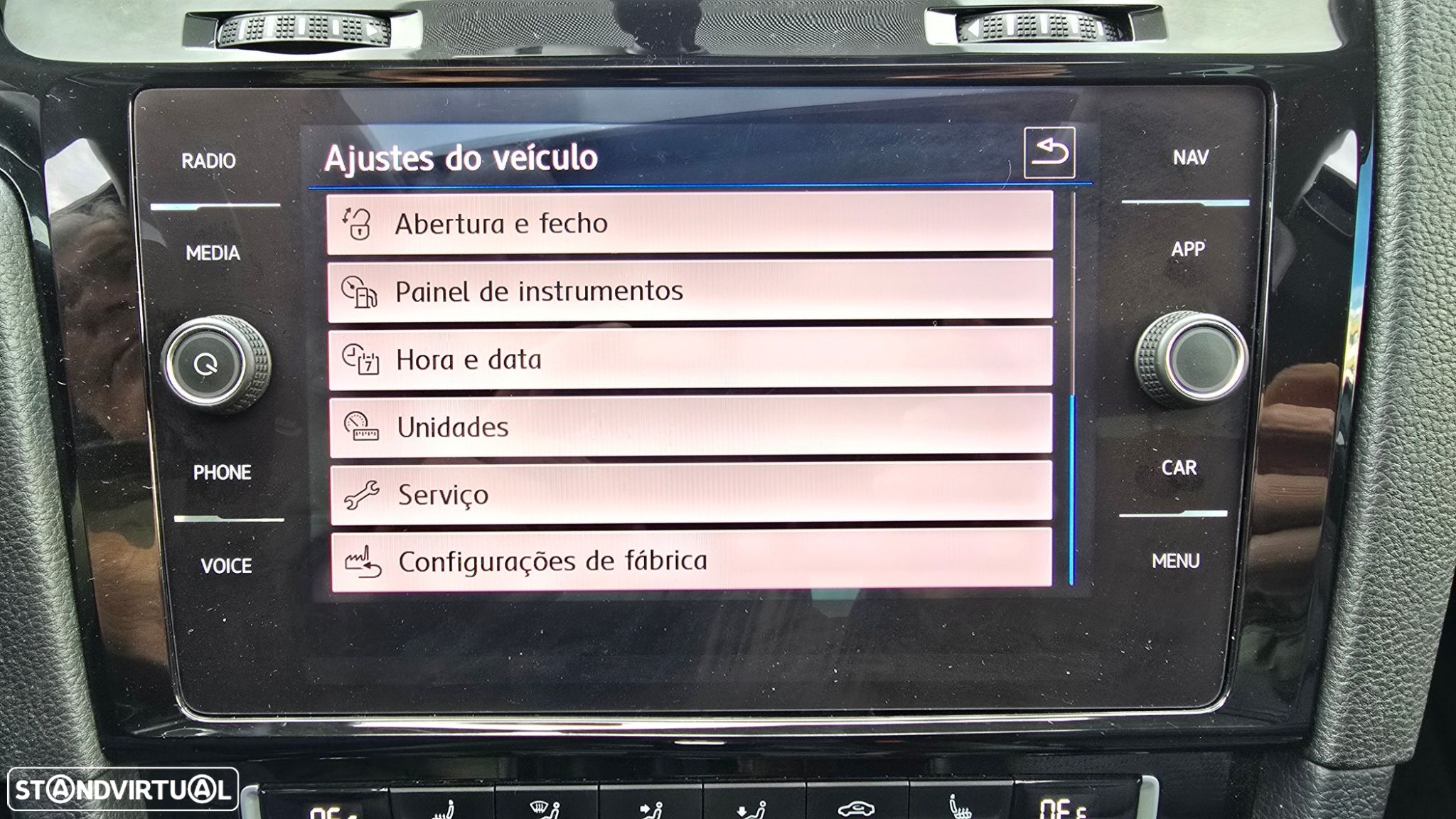 VW Golf Variant 1.6 TDi Highline DSG - 29