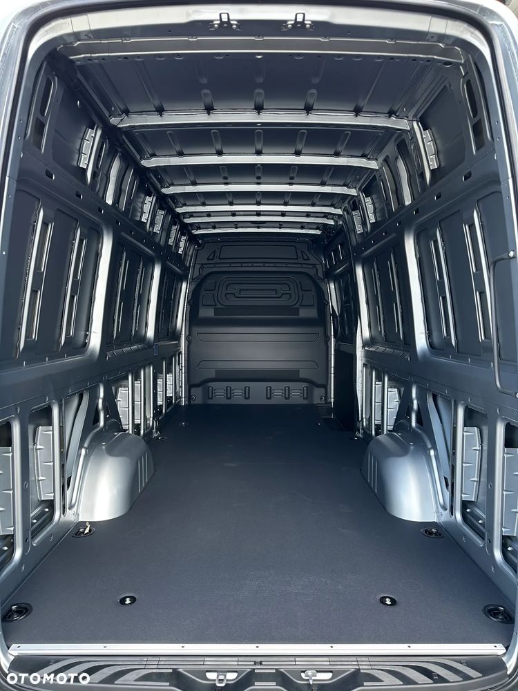 Mercedes-Benz Sprinter - 27