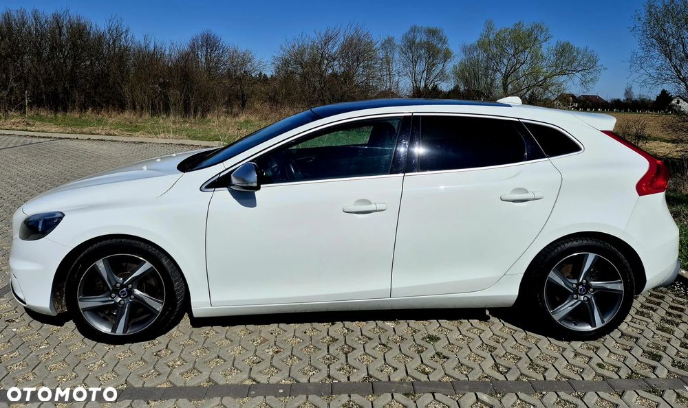 Volvo V40 D3 R Design - 4