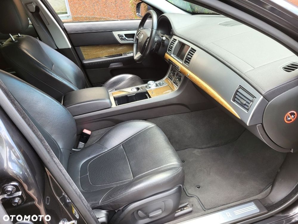 Jaguar XF - 21