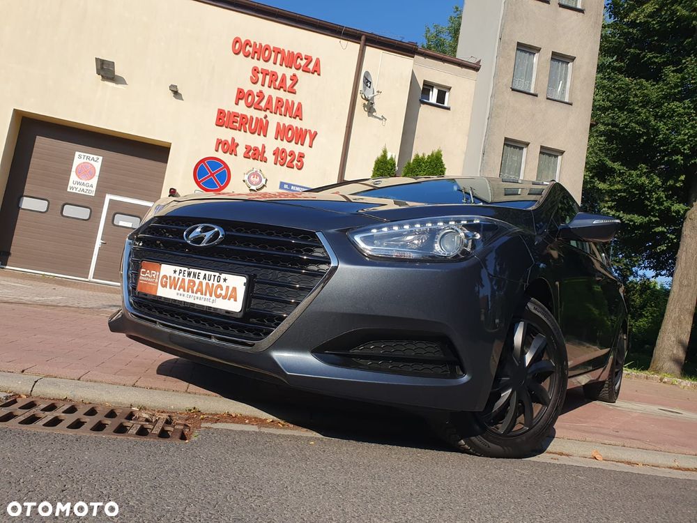 Hyundai i40 Kombi blue 1.6 Trend - 4