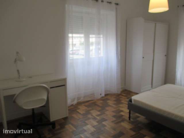 Quarto individual para menina estudante, em Celas - Grande imagem: 4/21