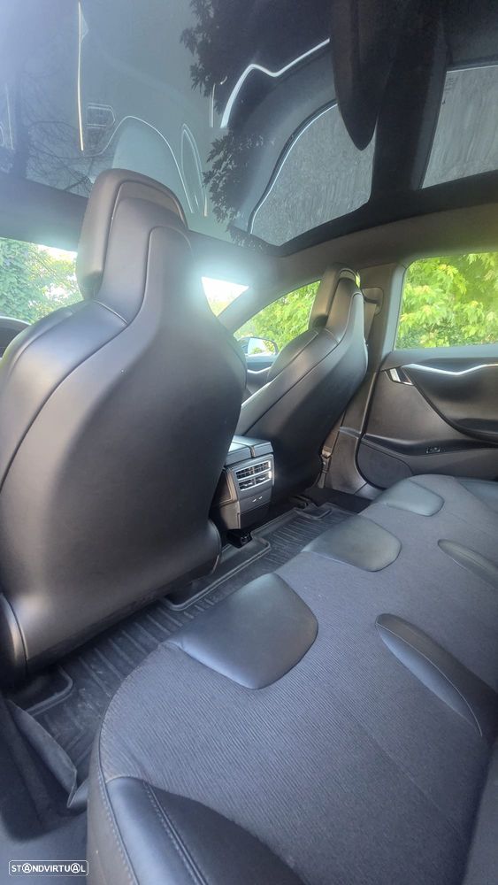 Tesla Model X - 10