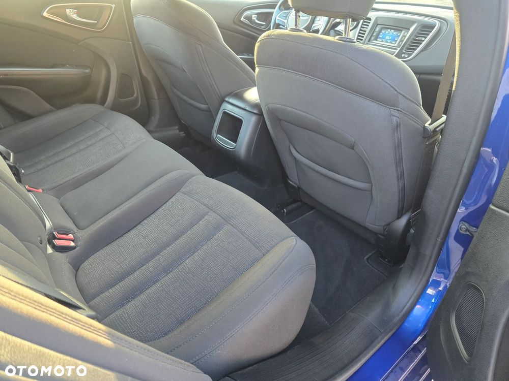 Chrysler 200 - 10
