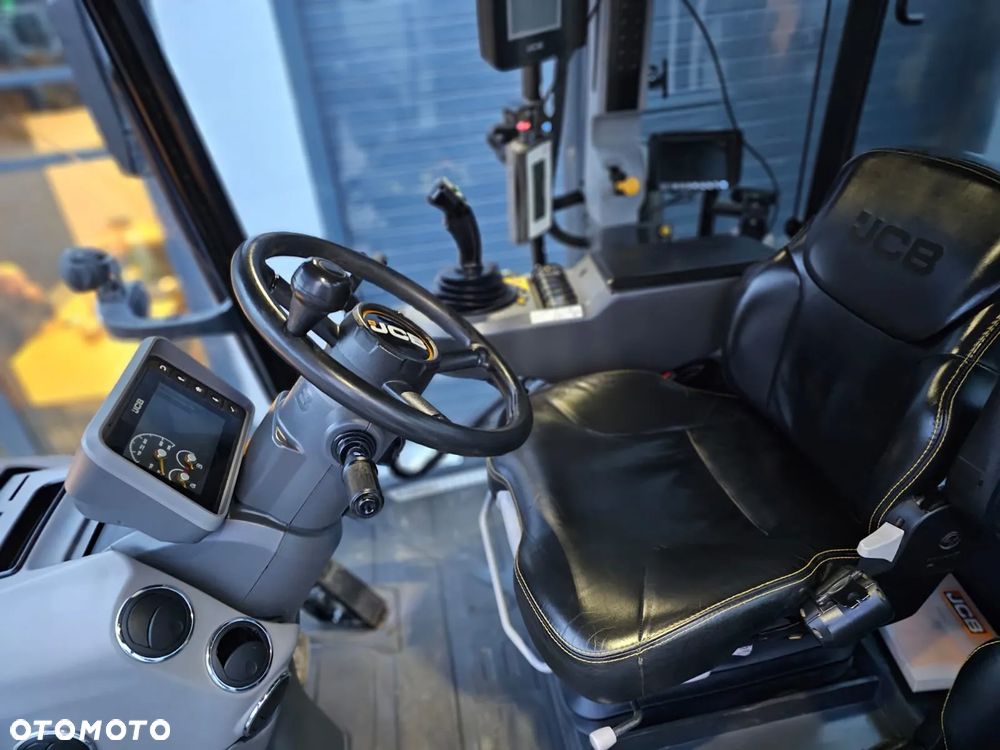 JCB FASTRAC 8330 Beczka 24000l Visini Unigreen - 11