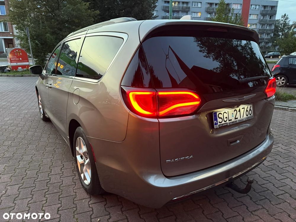 Chrysler Pacifica - 4