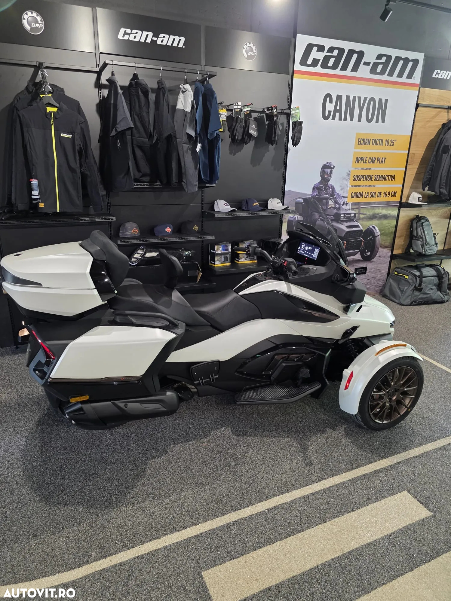 Can-Am Spyder - 17