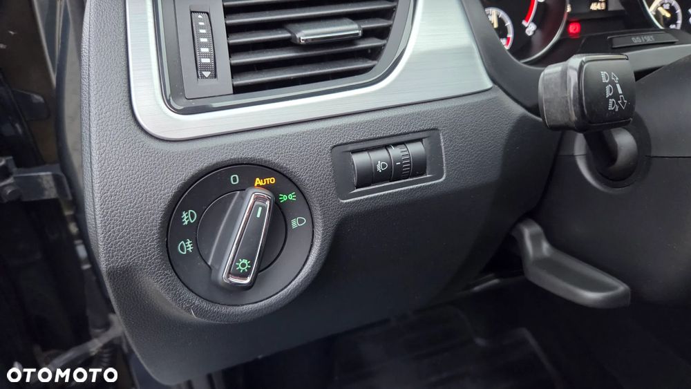 Skoda RAPID 1.0 TSI Ambition - 17