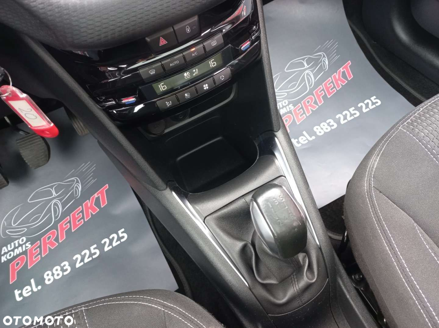 Peugeot 208 - 22