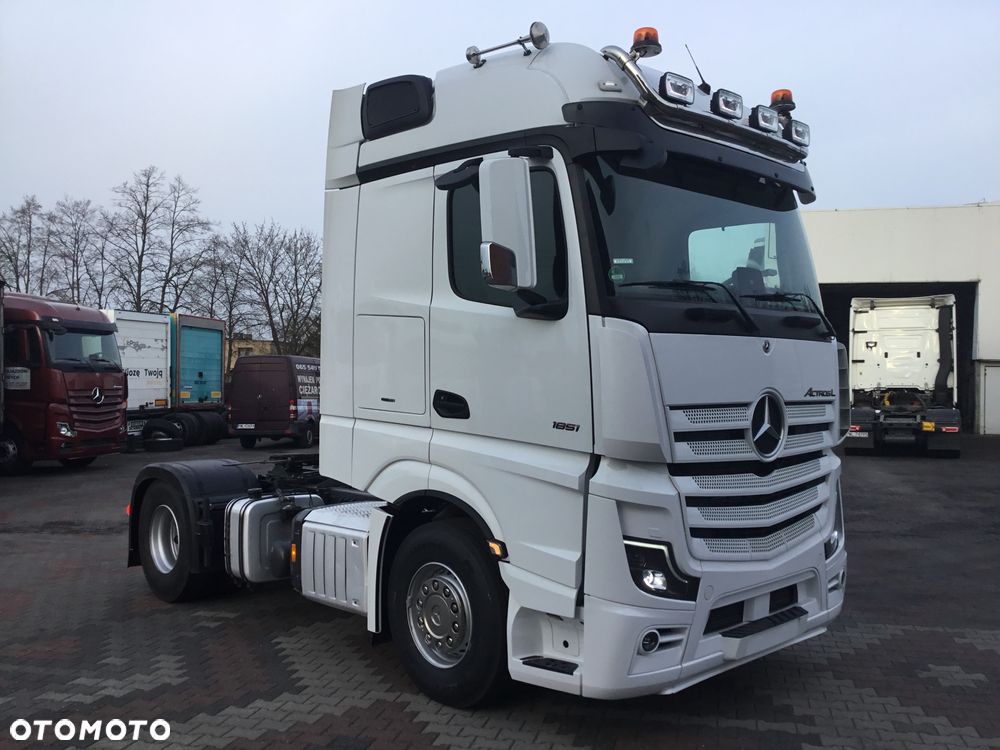Mercedes-Benz ACTROS - 1