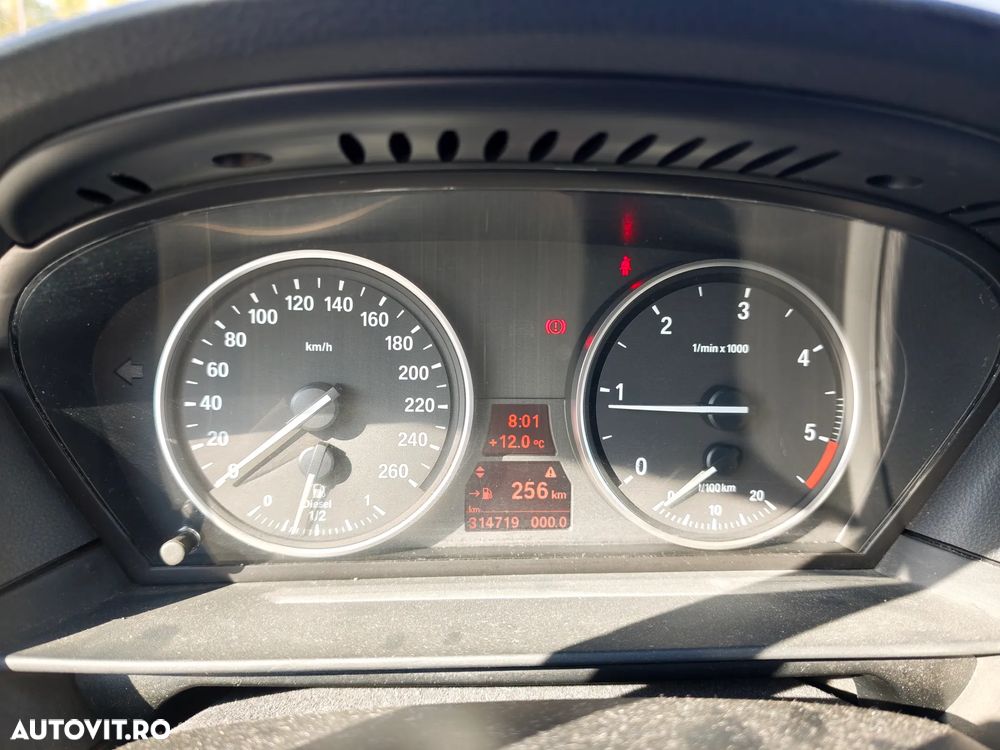BMW Seria 5 520d - 25