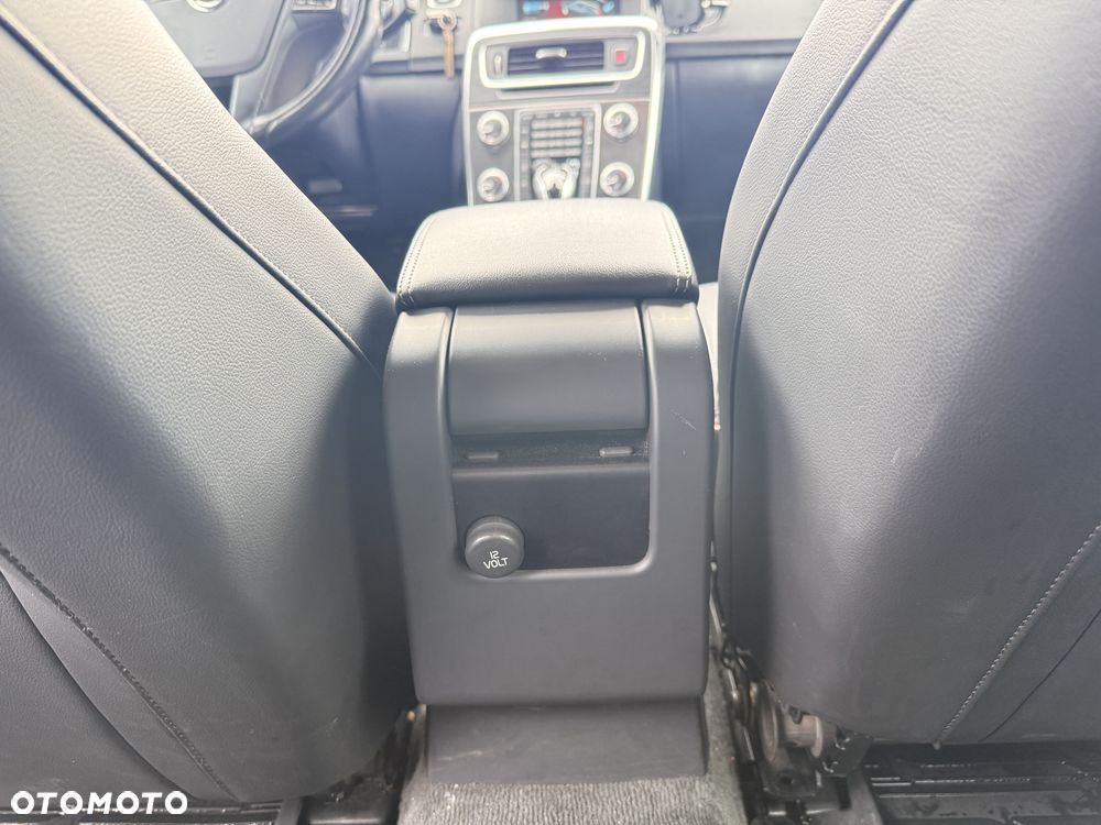 Volvo V60 D6 AWD Plug-in Hybrid Summum - 17