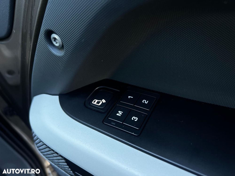 Land Rover Defender - 15