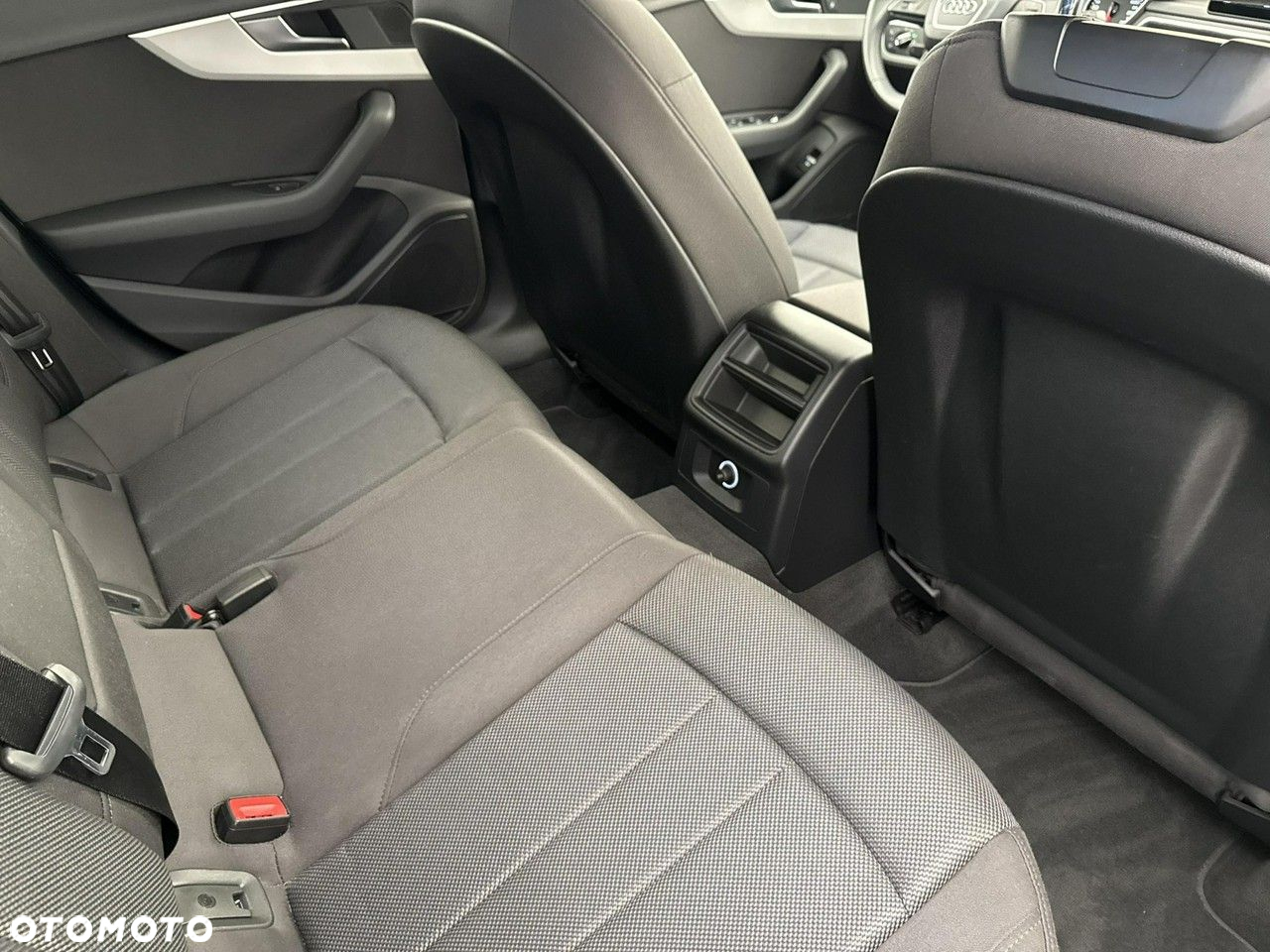 Audi A4 35 TFSI S tronic - 23