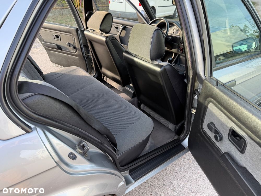 BMW Seria 3 325i - 11