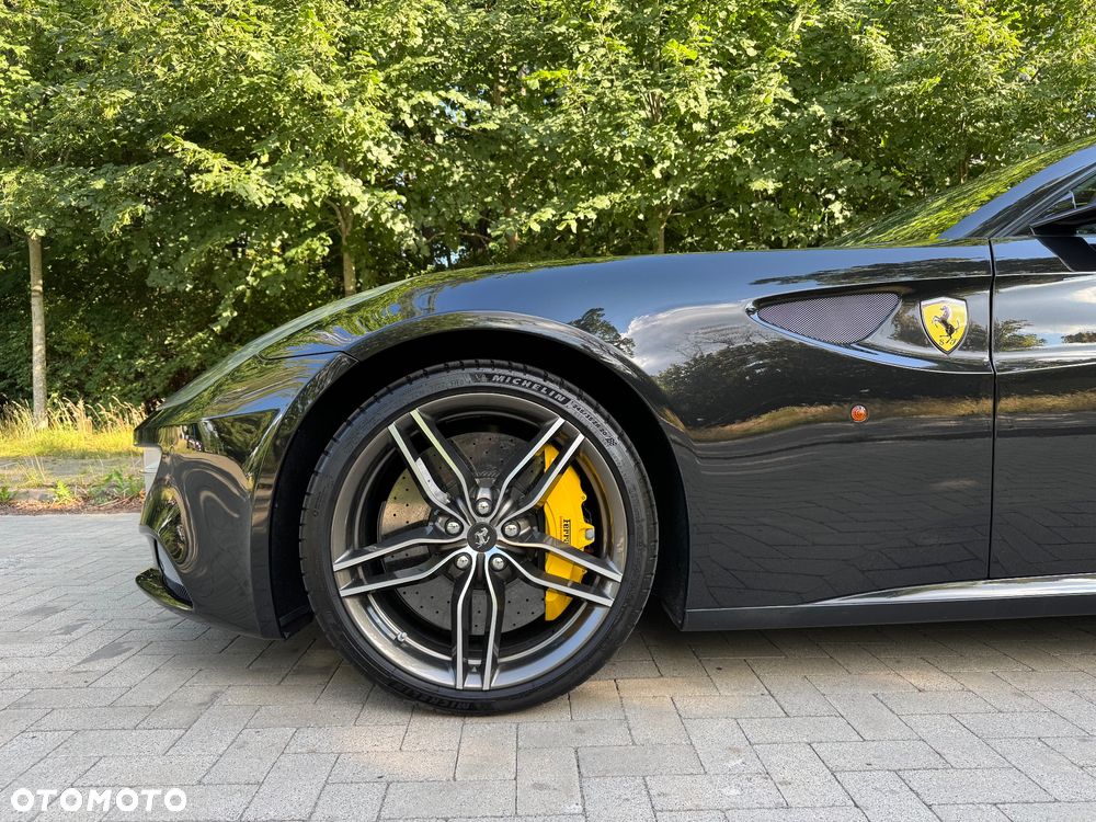 Ferrari FF - 9