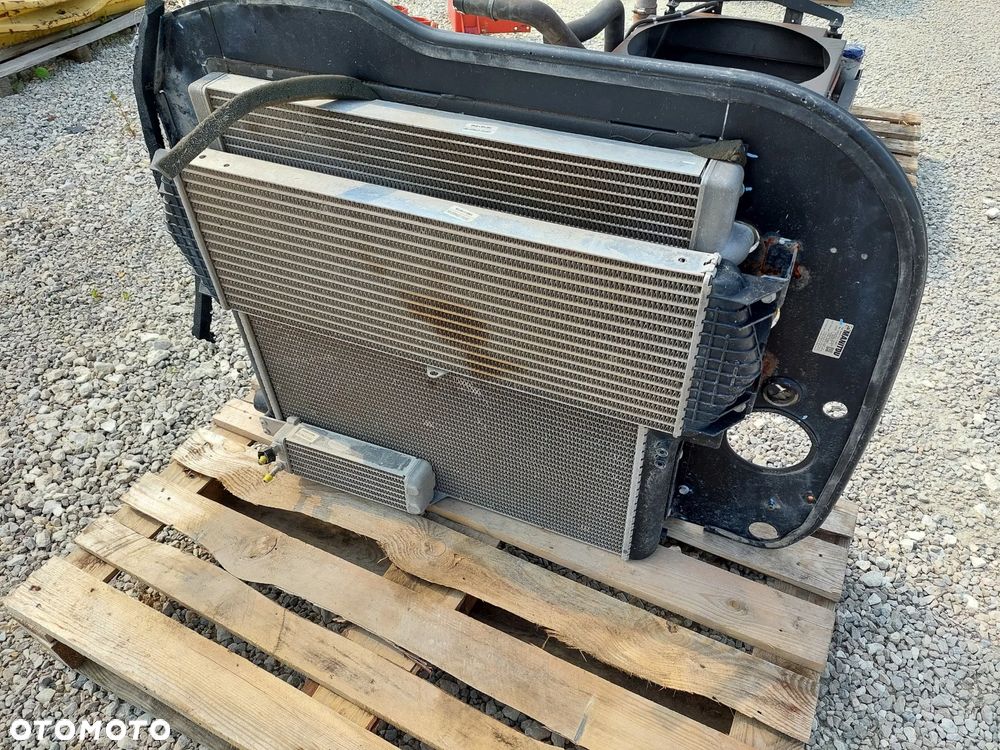 [17][69×70] Chłodnica cieczy oleju wody zespół chłodnic intercooler Manitou MT 1840 [PGI 51146] - 17