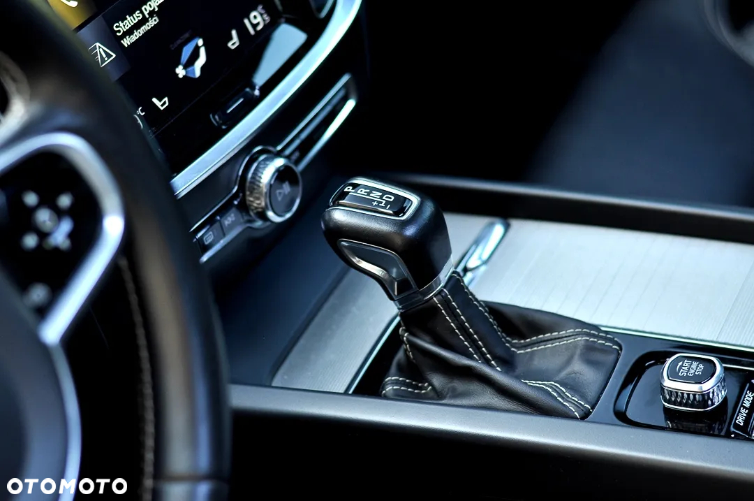 Volvo V60 D4 Geartronic R-Design - 38