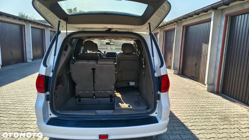 Volkswagen Routan - 4