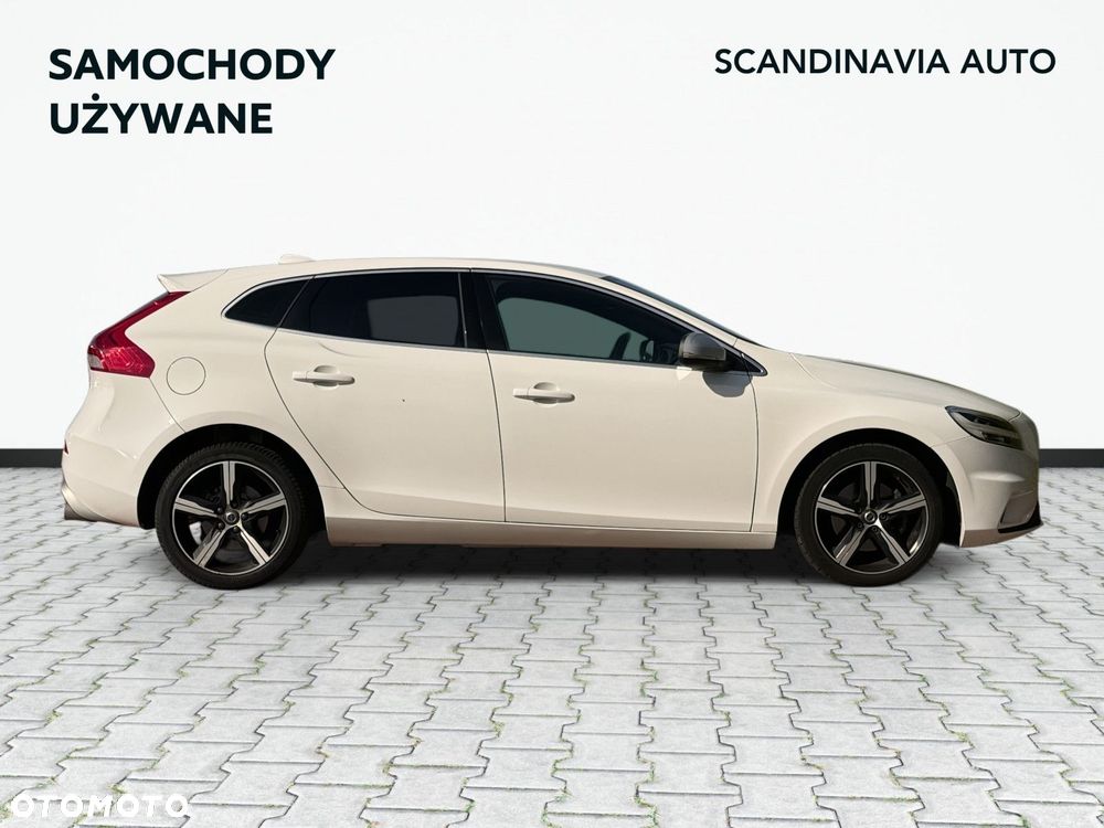 Volvo V40 T3 Drive-E R-Design Momentum - 4