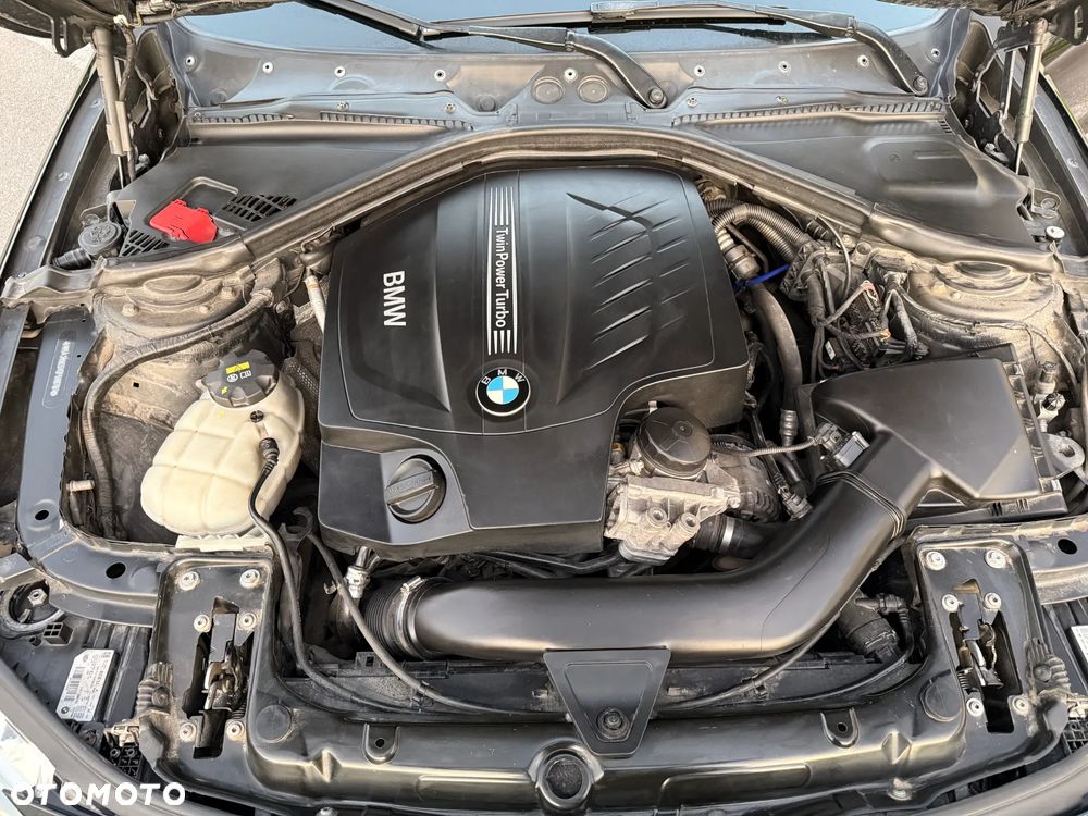 BMW Seria 3 335i xDrive Sport Line - 26