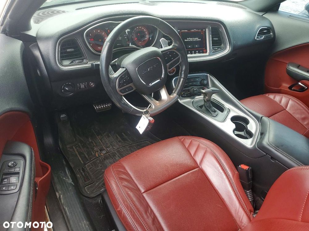 Dodge Challenger - 8