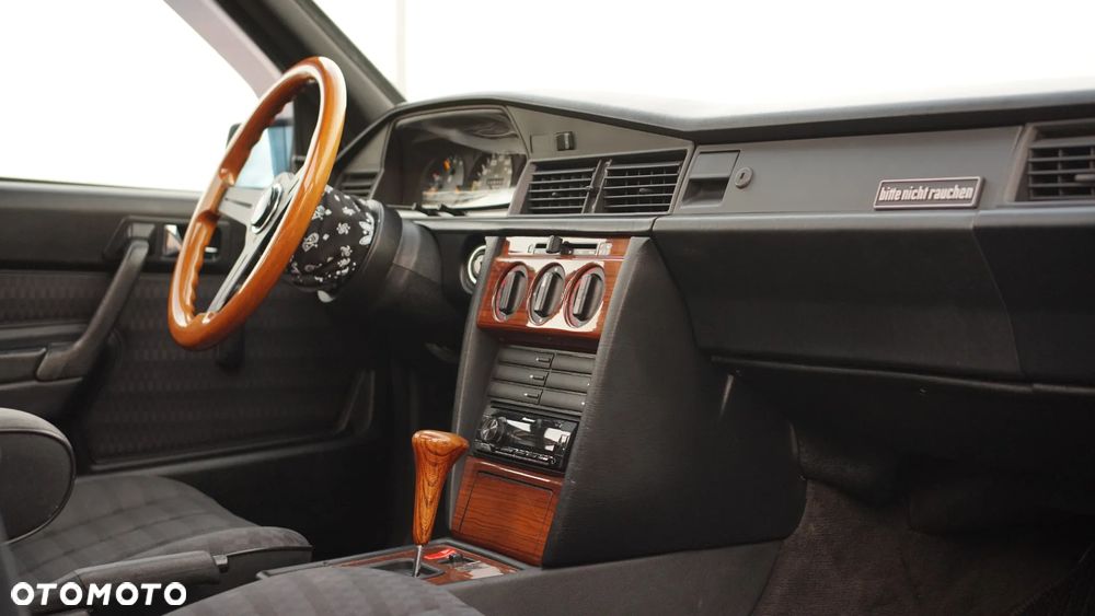 Mercedes-Benz W201 (190) - 17