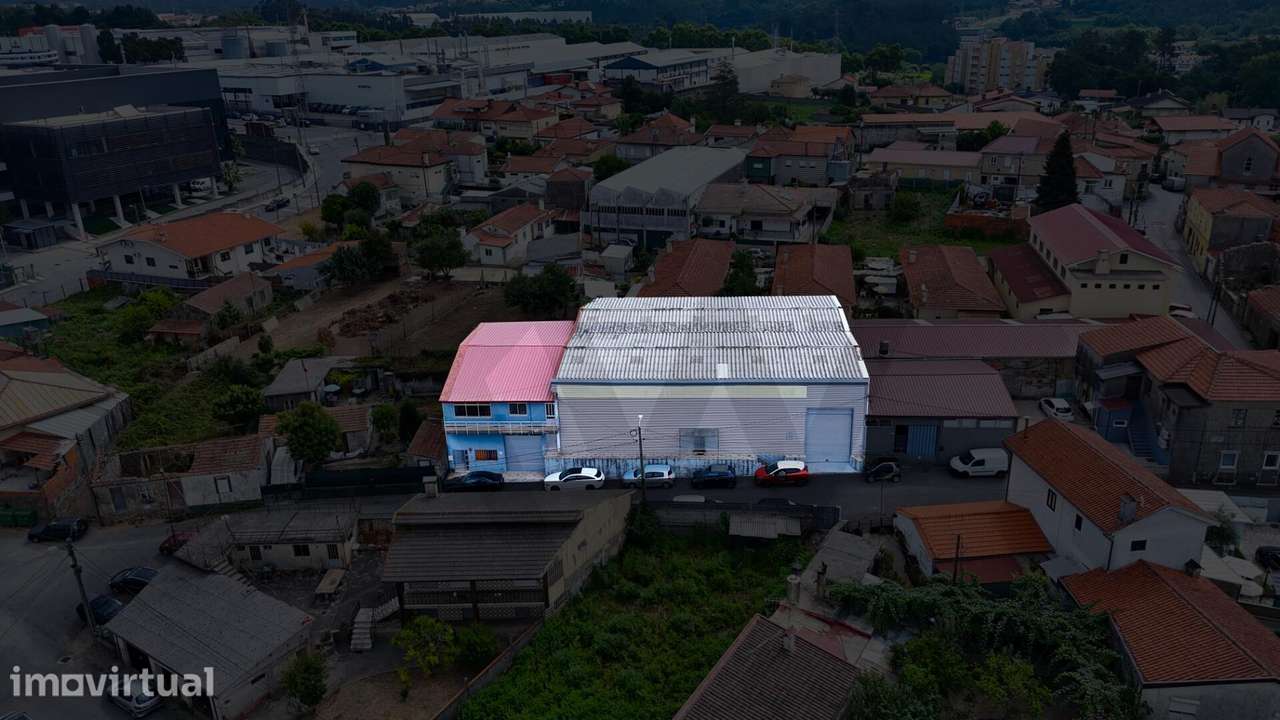 Armazém Industrial com 813m2 e Potencial Habitacional — Junto a São Jo - Grande imagem: 2/36