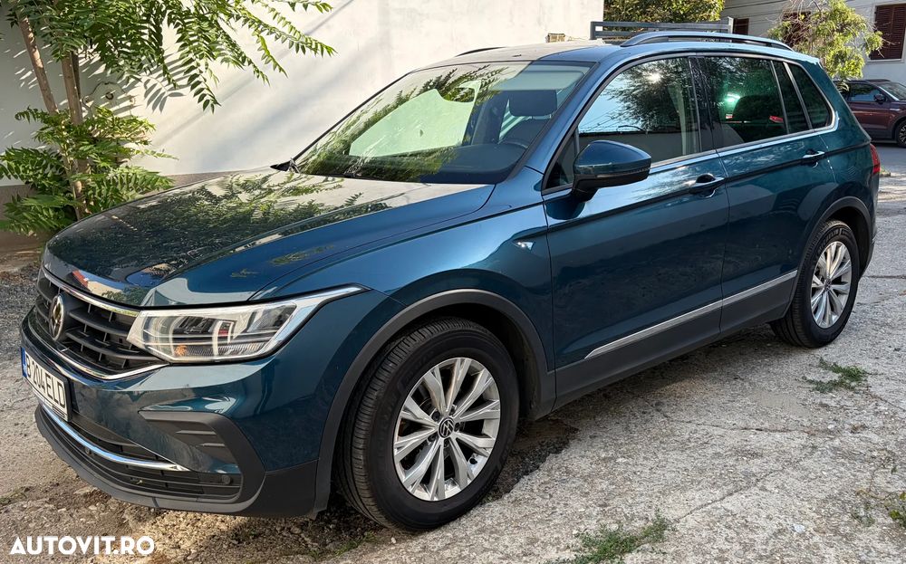 Volkswagen Tiguan - 1
