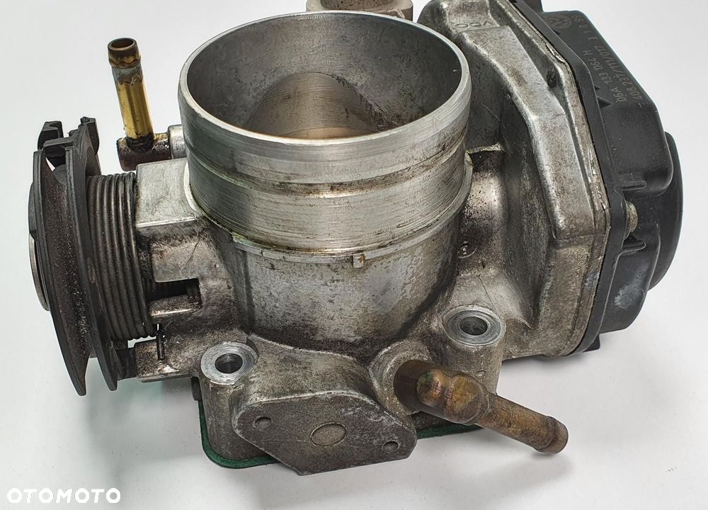 PRZEPUSTNICA VW NEW BEETLE 1C 2.0 8V 06A133064H - 3
