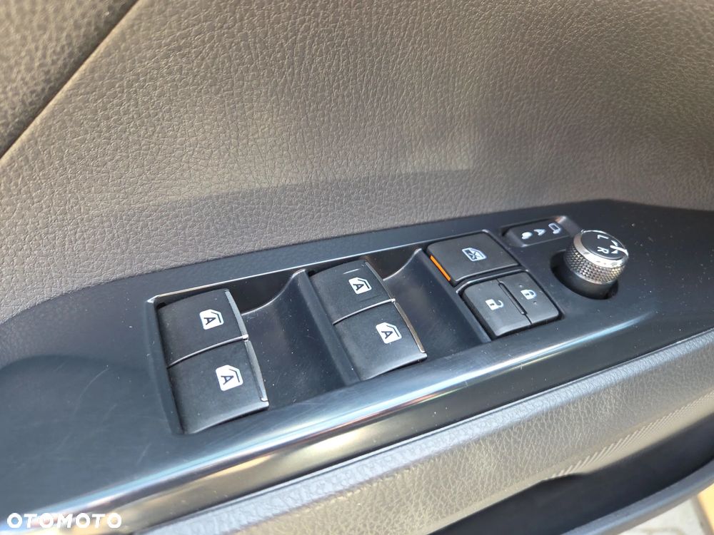 Toyota Camry 2.5 Hybrid Executive CVT - 16