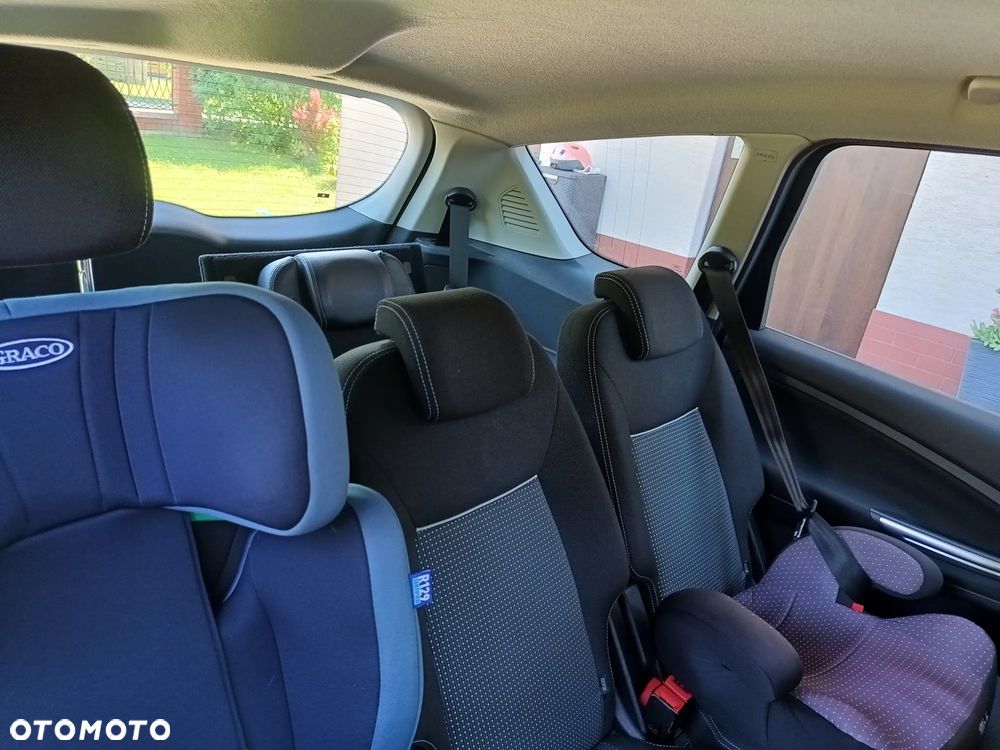 Ford S-Max - 14