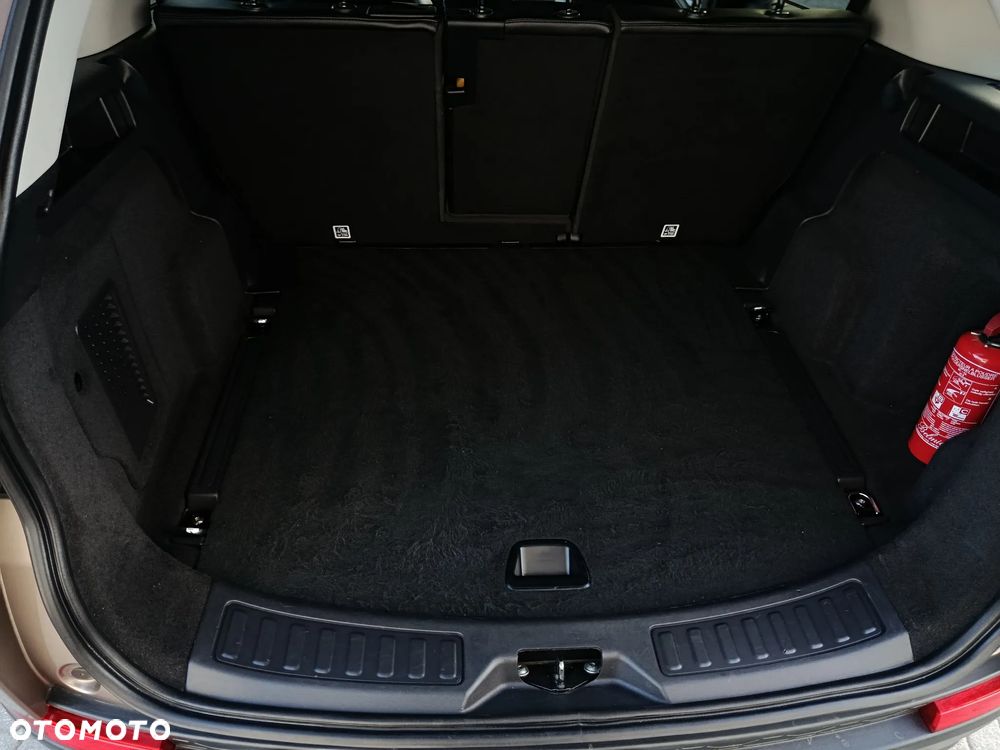 Land Rover Discovery Sport TD4 HSE Luxury - 26