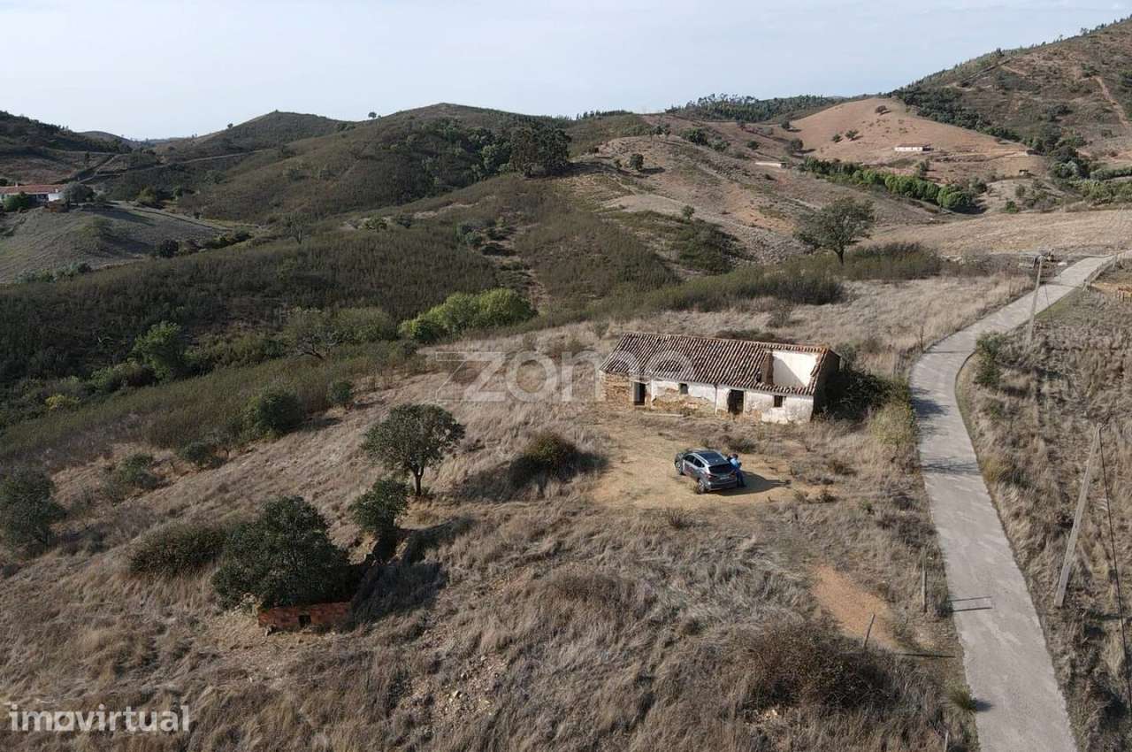 Ruína para recuperar em Corte Peral, S.M. da Serra c/ 136m2 - Grande imagem: 4/26