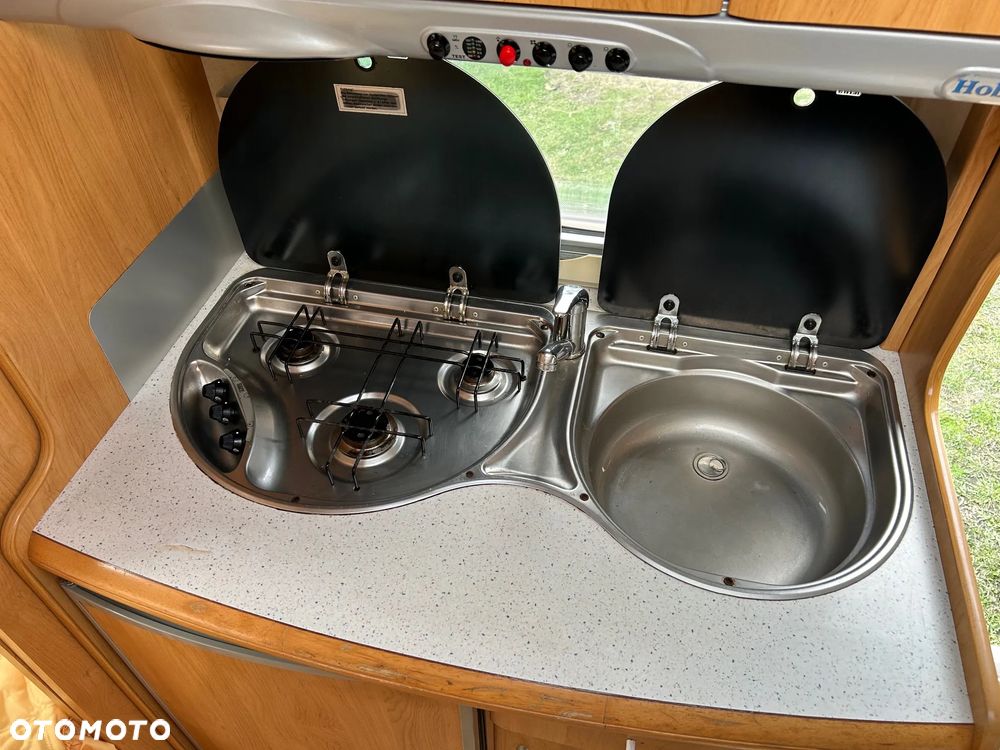 Hobby 495 zadbana z przedsionkiem i napędem - 14