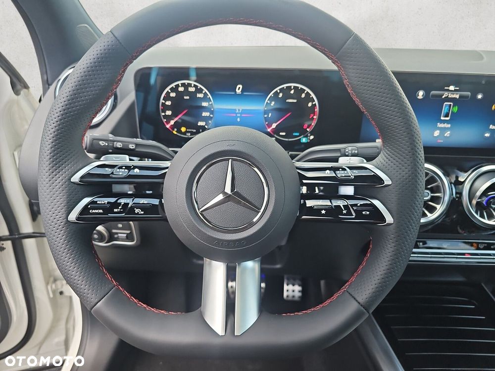 Mercedes-Benz GLA - 14