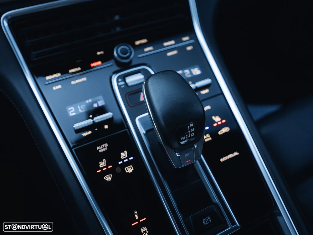 Porsche Panamera 4 E-Hybrid - 25