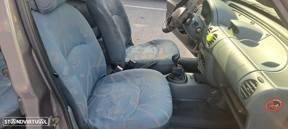 Renault Kangoo 1.4 RT Pampa - 8