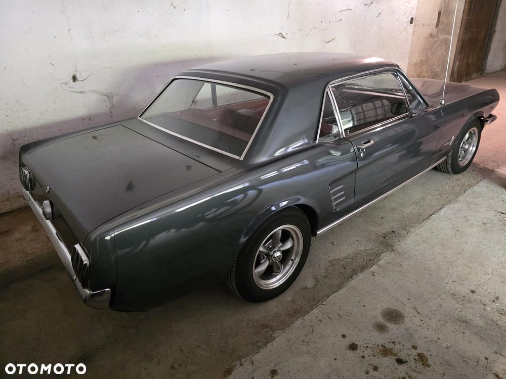Ford Mustang - 30