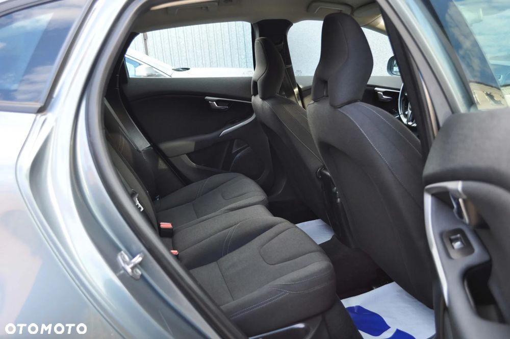 Volvo V40 D2 Momentum - 16