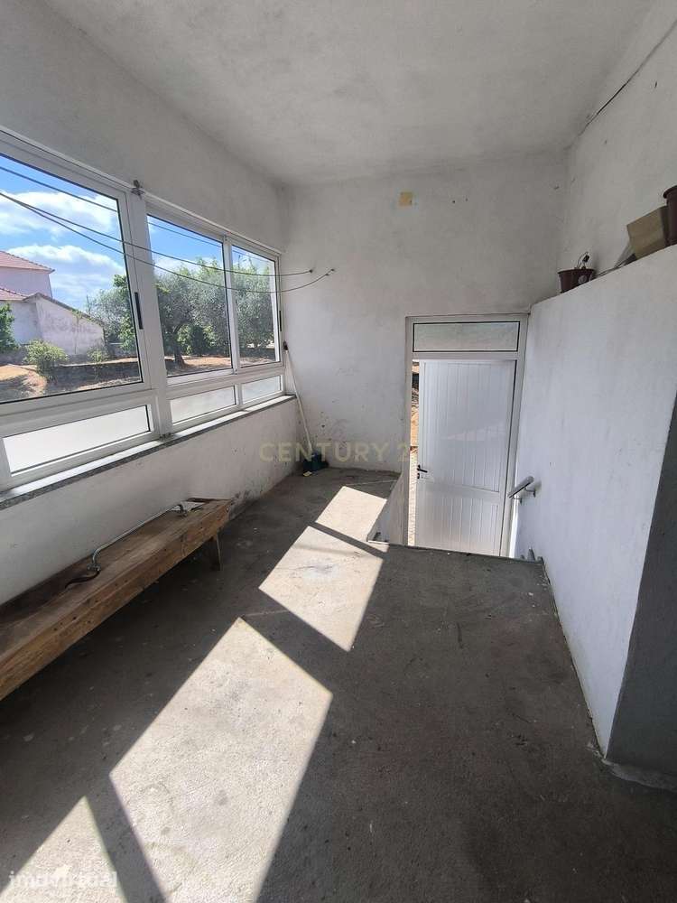 Espaçosa Moradia T3 em Outeiro, Bragança - 77.000€ - Grande imagem: 4/15