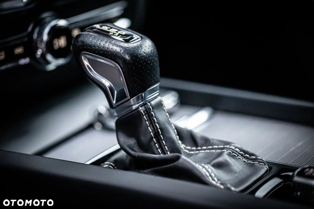 Volvo XC 60 T6 AWD R-Design - 11