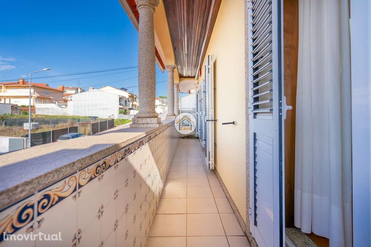 Prédio com restaurante e alojamento local - Grande imagem: 4/17